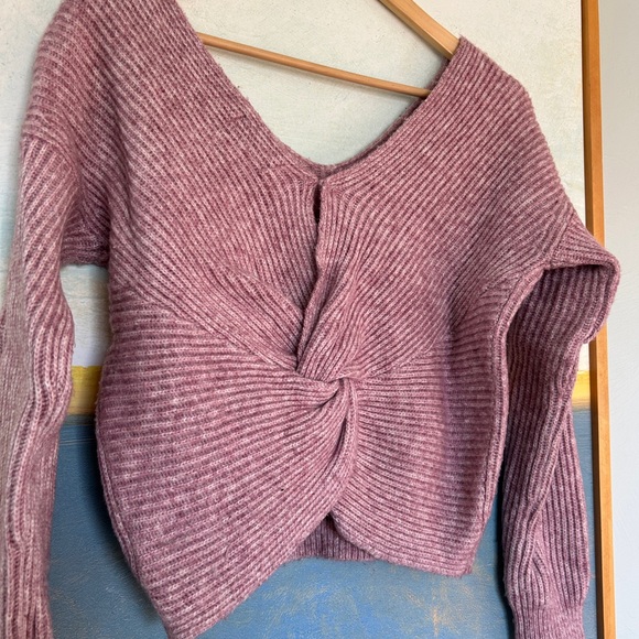 Angel Of The North Mauve Twist-Back V-Neck Sweater - Picture 3 of 8